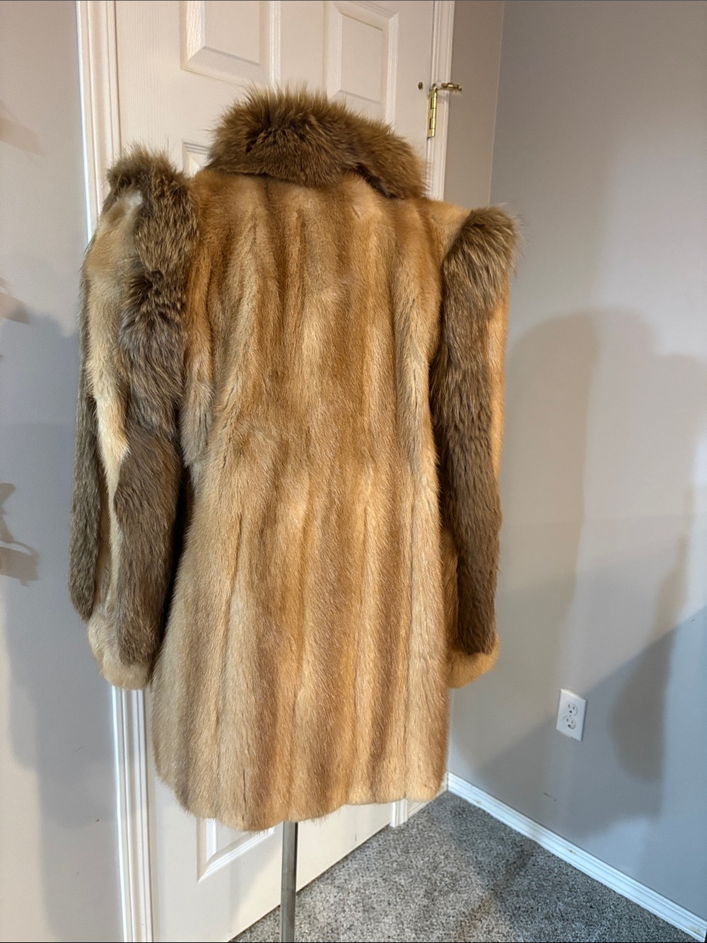 Luxury Women's Fur Coat - Tan/Brown mink and fox trim. 2B - Picture 10 of 16